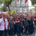 Megawati Peragakan Penggunaan Sarung untuk Korban Bencana di Rapat DPP PDIP