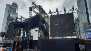 Panggung Tahun Baru 2026 di Bundaran HI Mulai Didirikan, Tanpa Kembang Api Diganti Doa Bersama