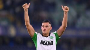 Jay Idzes Pamer Aksi Heroik Lari dari Ujung ke Ujung Lapangan Selamatkan Gawang Sassuolo