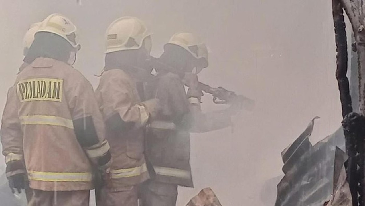 Dugaan Korsleting Listrik Jadi Penyebab Kebakaran Papan Billboard di Gedung Sarinah Dugaan Korsleting Listrik Jadi Penyebab Kebakaran Papan Billboard di Gedung Sarinah