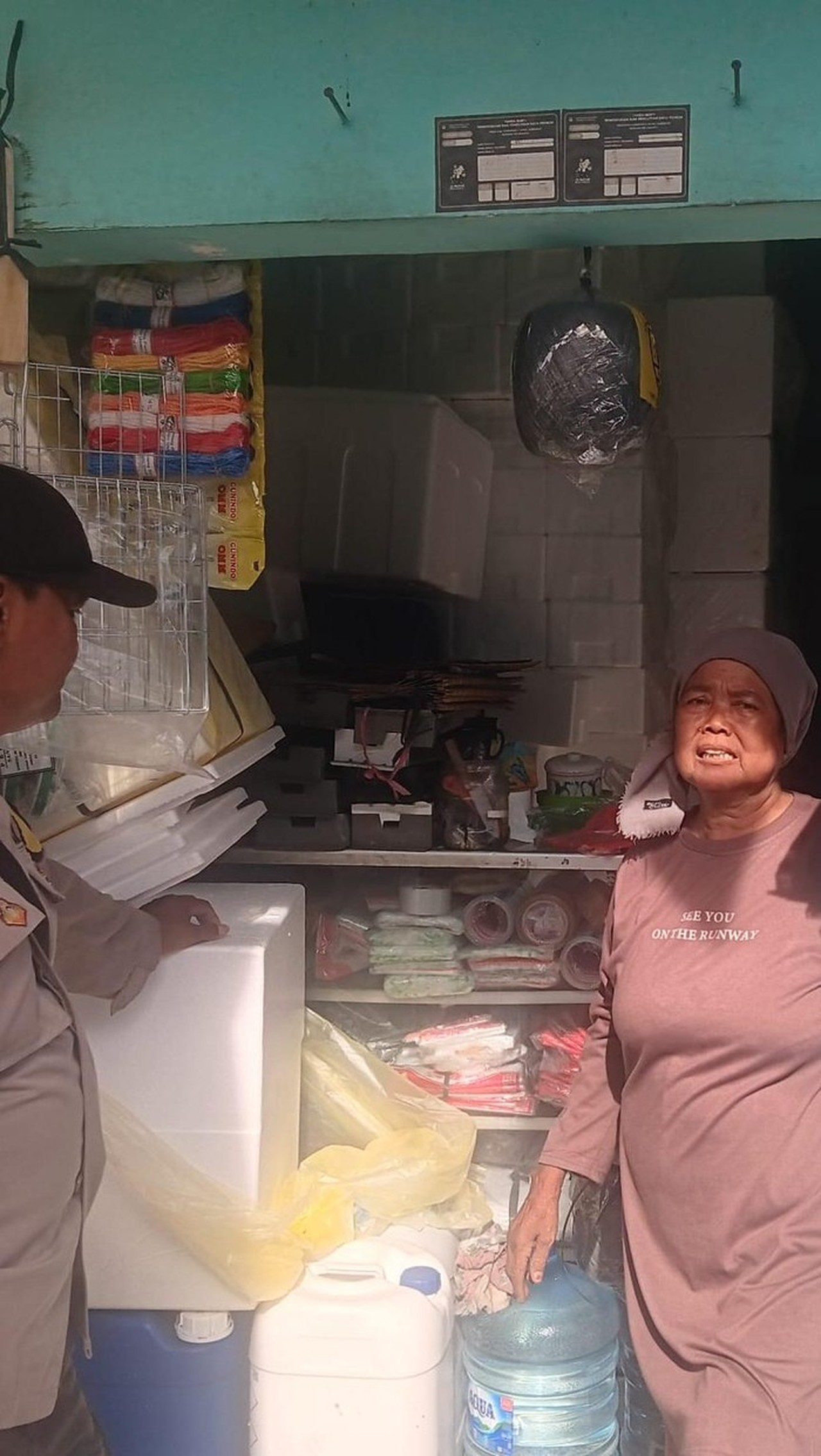 Nenek Penjaga Warung di Cilincing Kehilangan Uang dan HP, Pelaku Beraksi Saat Pura-pura Beli Boks Ikan