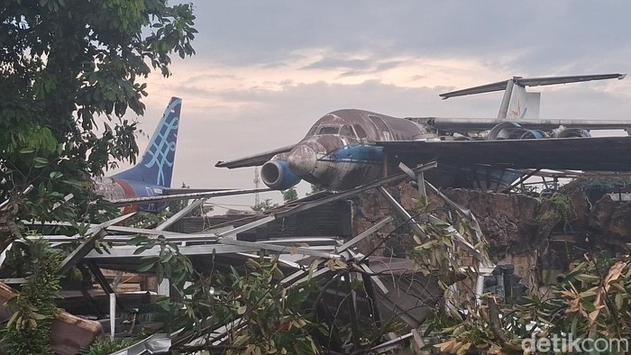 Puting Beliung Terjang Bogor, Sayap Pesawat Bekas Hancurkan 30 Rumah Warga