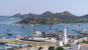 Cuaca Ekstrem, Pemerintah Larang Kapal Wisata Berlayar di Labuan Bajo Hingga Awal 2026