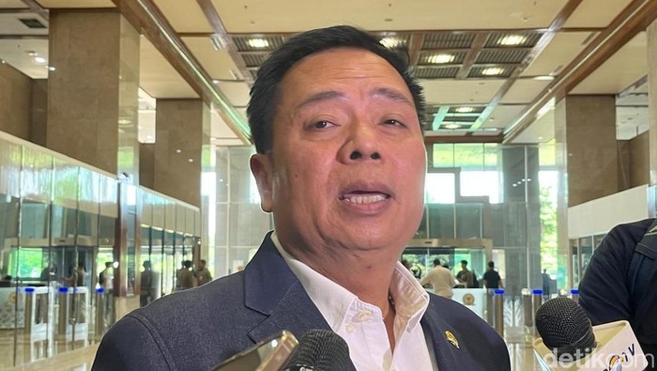 DPR Soroti Kelaikan Kapal Pasca Insiden Pinisi Tenggelam di Labuan Bajo DPR Soroti Kelaikan Kapal Pasca Insiden Pinisi Tenggelam di Labuan Bajo