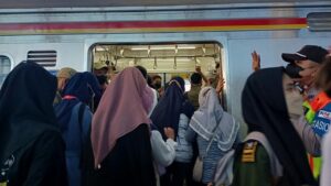 KAI Commuter Imbau Penumpang Liburan Hindari Jam Sibuk KRL Demi Kenyamanan