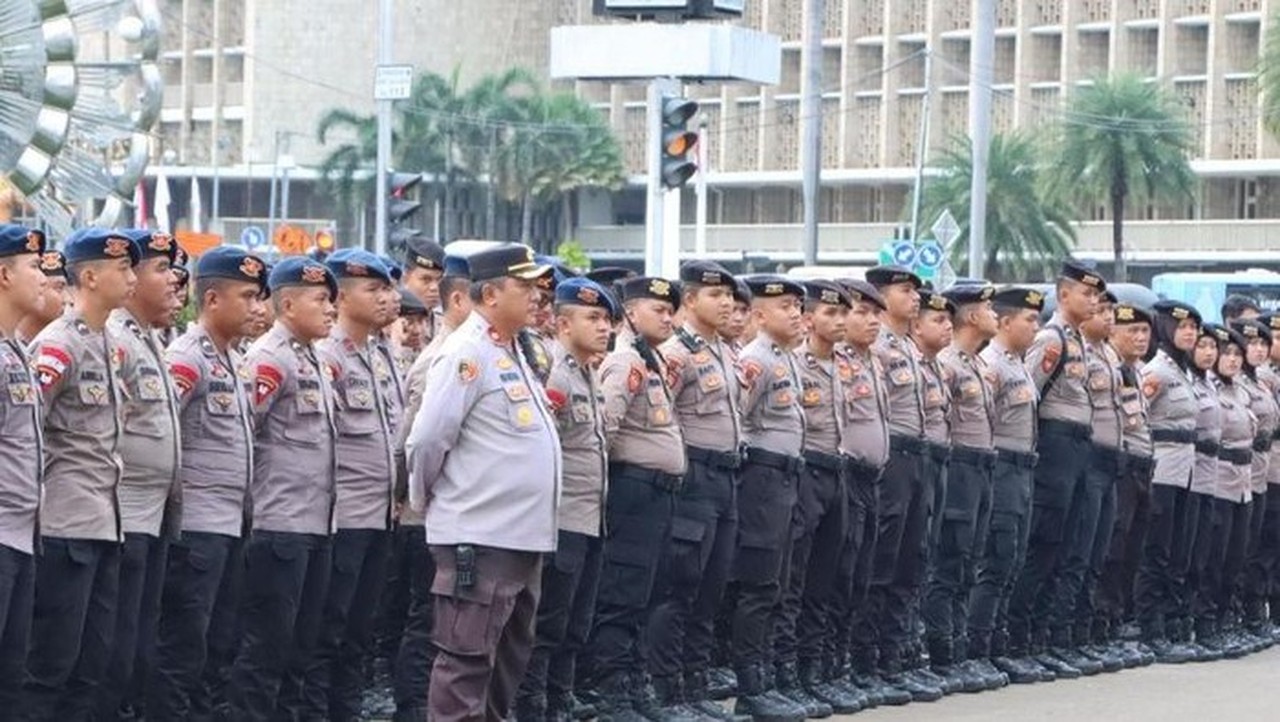 Ribuan Buruh Demo Tolak UMP 2026 di Monas, 2.617 Personel Gabungan Dikerahkan