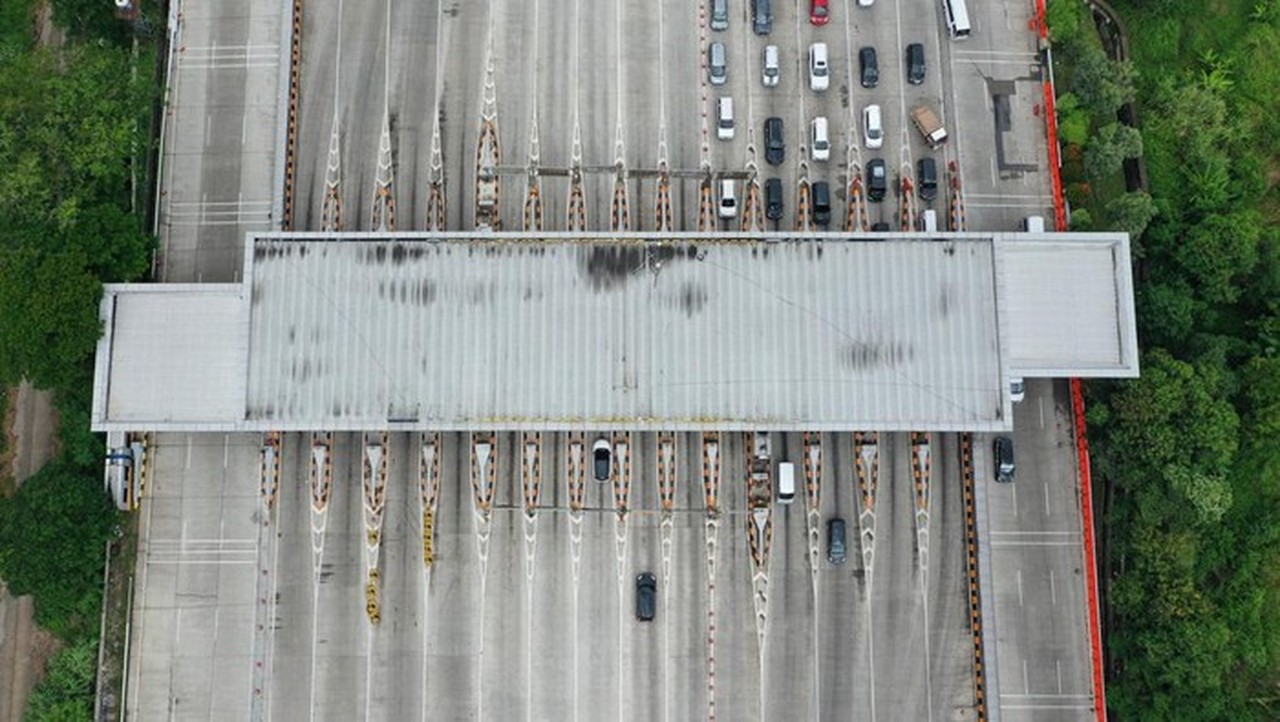 Jelang Tahun Baru 2026: Kecelakaan Truk di Tol Palimanan, Kepadatan di Tol Janger dan Dalkot