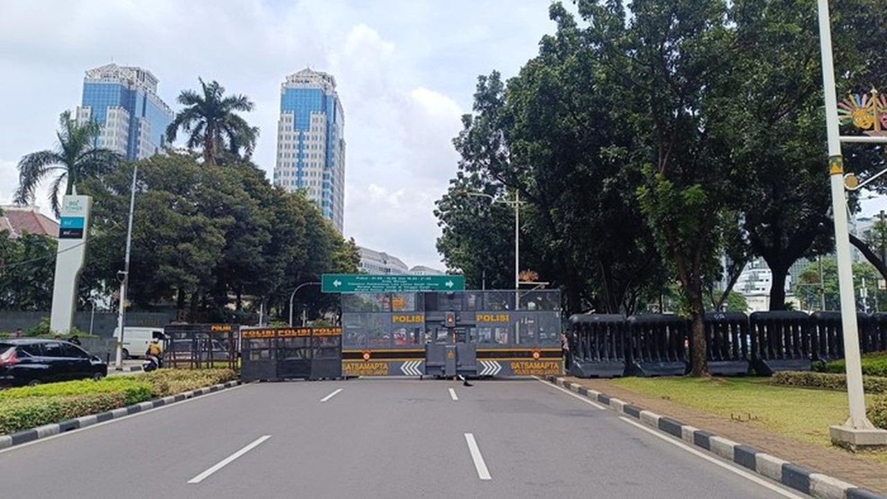 Demo Tolak UMP DKI 2026, Jalan Medan Merdeka Selatan Jakarta Pusat Ditutup Sebagian