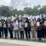 Pramono Anung Serahkan 6.050 Ijazah Warga Jakarta, Ada yang Tertahan 17 Tahun