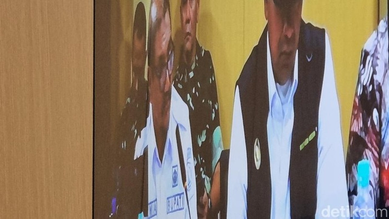 Bupati Aceh Tamiang Minta Fatwa Pemerintah soal Penanganan Kayu Gelondongan Sisa Banjir Bupati Aceh Tamiang Minta Fatwa Pemerintah soal Penanganan Kayu Gelondongan Sisa Banjir