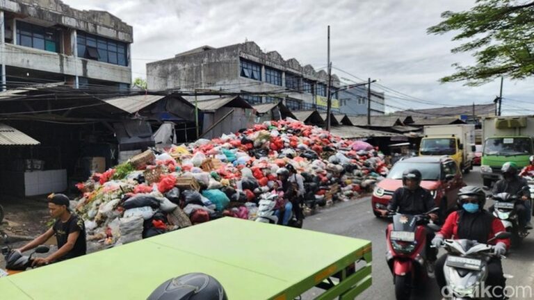Gunungan Sampah di Tangsel Bikin Warga Gerah, Walkot Benyamin Gandeng Serang dan Bogor