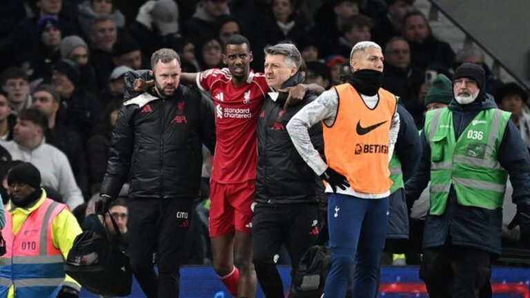 Cedera Hantui Rekrutan Mahal Liverpool, Slot Akui Belum Rasakan Manfaat Belanja Besar