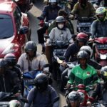 Truk Sampah Tabrak Pembatas Busway Cawang, Lalu Lintas Arah Semanggi Sempat Lumpuh