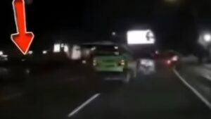 Angkot Ugal-ugalan di Bogor Terekam Tabrak Ojol Lalu Kabur, Polisi Telusuri