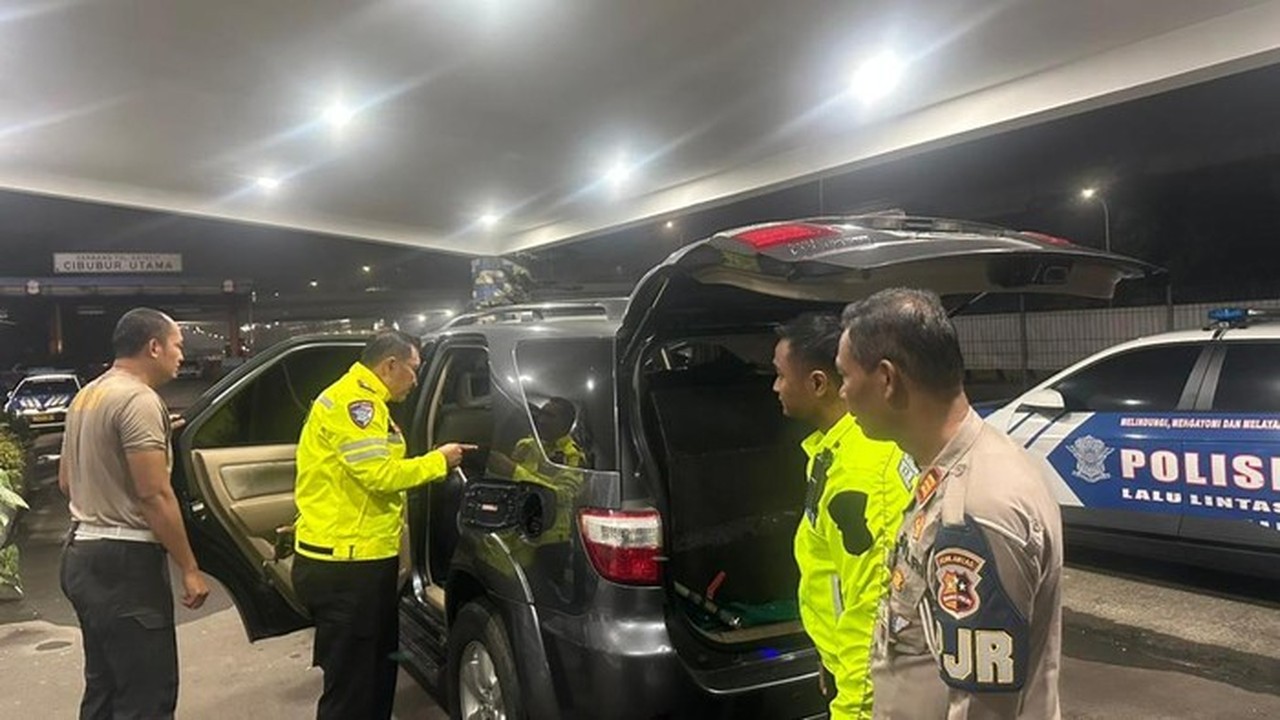 Modifikasi Tangki Fortuner untuk Angkut Solar Subsidi di Tol Jagorawi, Sopir Dibekuk Polisi Modifikasi Tangki Fortuner untuk Angkut Solar Subsidi di Tol Jagorawi, Sopir Dibekuk Polisi