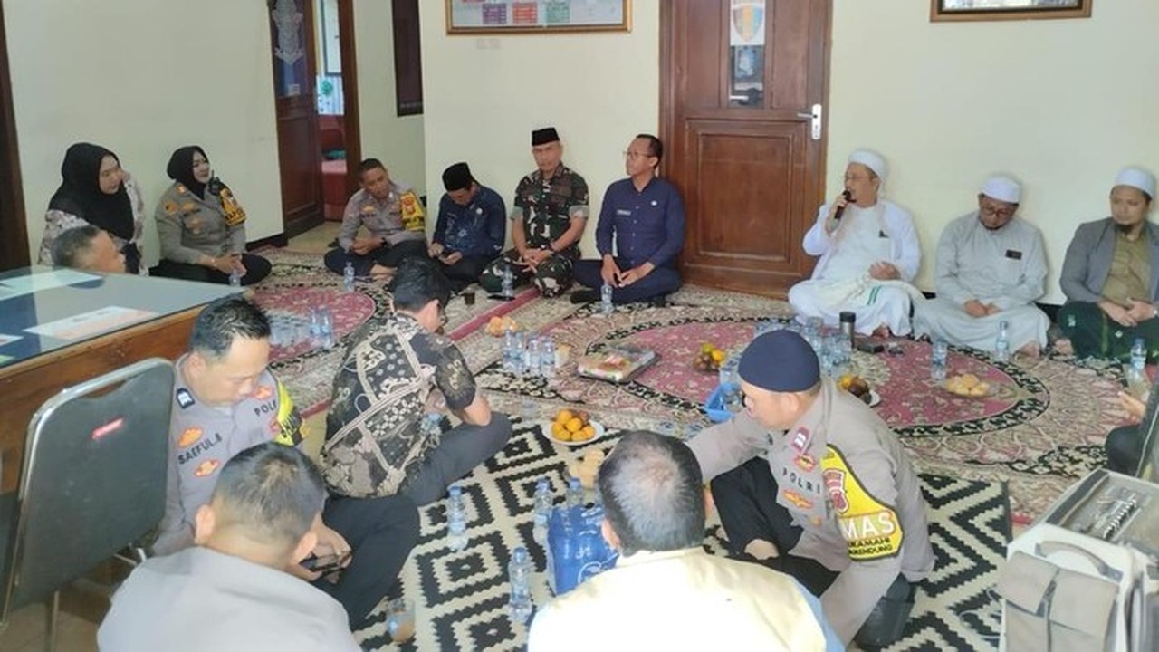Polisi Bogor Gelar Dialog dengan Warga Megamendung, Ajak Tingkatkan Kewaspadaan Kamtibmas