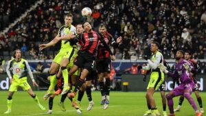 Drama 6 Gol: Eintracht Frankfurt dan Borussia Dortmund Berbagi Angka 3-3