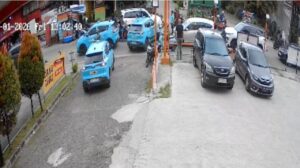 Taksi Listrik Tanpa Sopir Tabrak Restoran di Tangerang Setelah Dihantam Mobil Lain