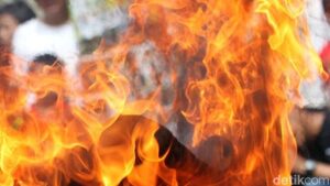 Bus Terbakar di Tol Japek Arah Bekasi, Lalin Padat 2 Km