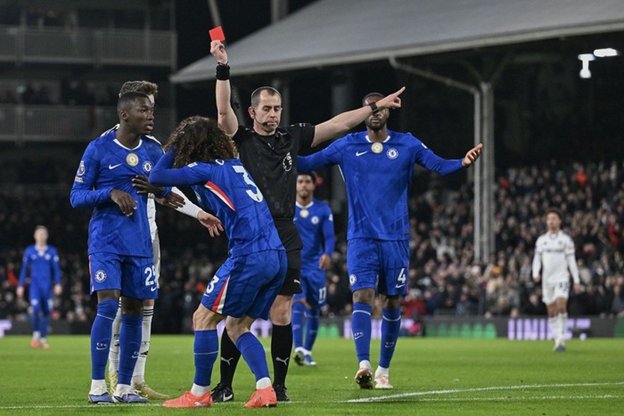 Chelsea ‘Hobi’ Kartu Merah, Manajer Baru Liam Rosenior Akui Pemainnya Penuh Gairah