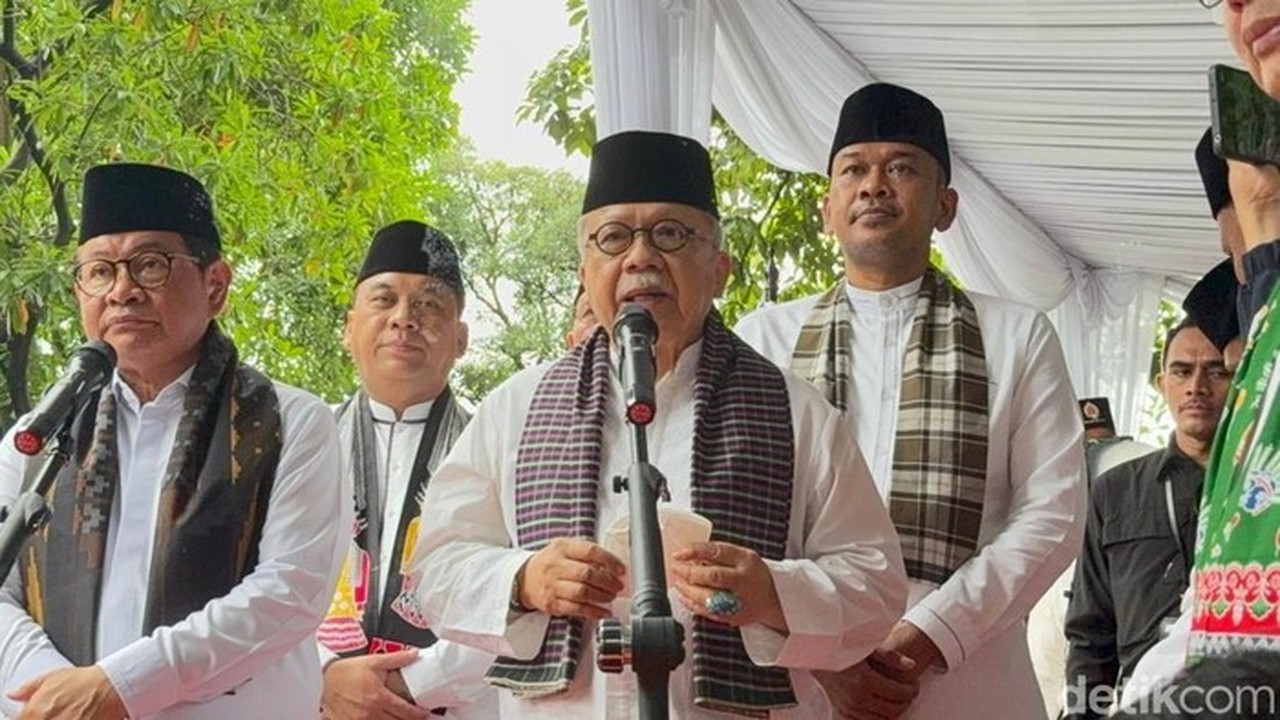 Pramono Anung dan Fauzi Bowo Ziarah ke Makam MH Thamrin, Serukan Persatuan Majelis Betawi Pramono Anung dan Fauzi Bowo Ziarah ke Makam MH Thamrin, Serukan Persatuan Majelis Betawi