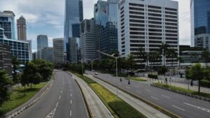 Gubernur DKI Jakarta Tegaskan Larangan Lapak UMKM di Trotoar Sudirman