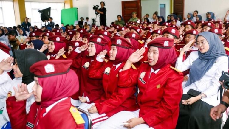 Presiden Prabowo Hadiri Peluncuran Sekolah Rakyat di Banjarbaru, Siswa Ungkap Harapan