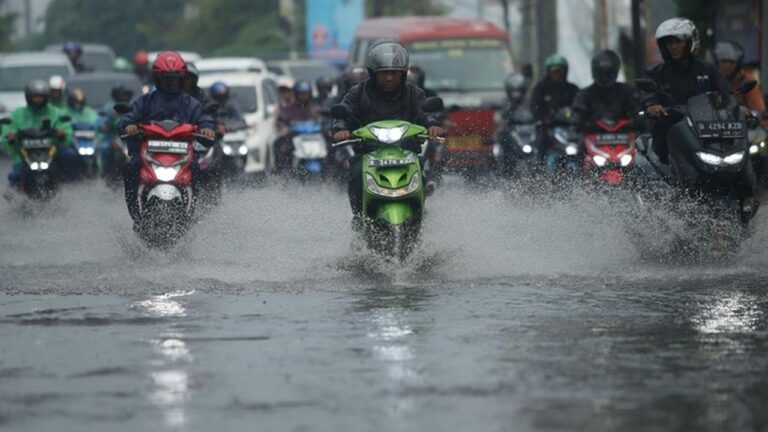 BPBD DKI Jakarta Naikkan Status Siaga 3 di Pos Pantau Pesanggrahan dan Sunter Hulu Akibat Banjir