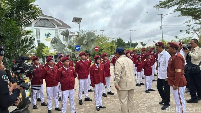 Prabowo Subianto Resmikan 166 Sekolah Rakyat di Banjarbaru Secara Hybrid Prabowo Subianto Resmikan 166 Sekolah Rakyat di Banjarbaru Secara Hybrid