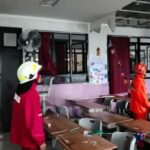 Plafon SDN 05 Pademangan Timur Roboh Akibat Hujan Deras Saat Siswa Santap MBG