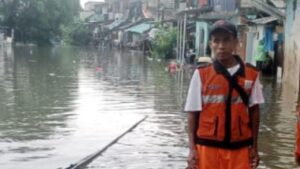 Banjir Luapan Kali Item Rendam Ratusan Rumah di Pademangan Timur, Warga Mengungsi