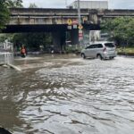 Banjir Jembatan Tiga Jakarta Utara Surut, Kendaraan Kembali Melintas