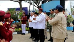 Prabowo Subianto Nyanyikan “Selamat Ulang Tahun” untuk Siswi di Sekolah Rakyat Banjarbaru