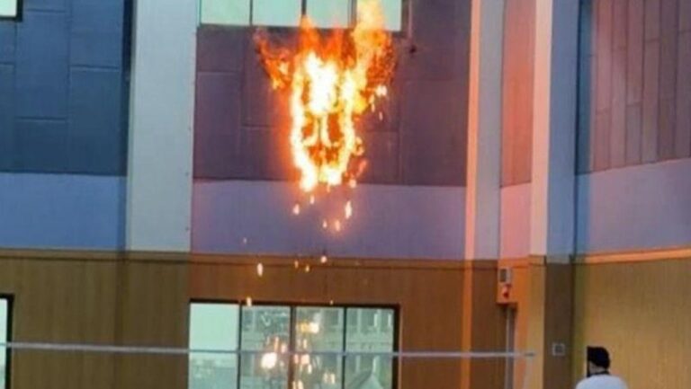 Sekolah Tzu Chi PIK Terbakar Diduga Akibat Sambaran Petir, Kerugian Ratusan Juta Rupiah Sekolah Tzu Chi PIK Terbakar Diduga Akibat Sambaran Petir, Kerugian Ratusan Juta Rupiah