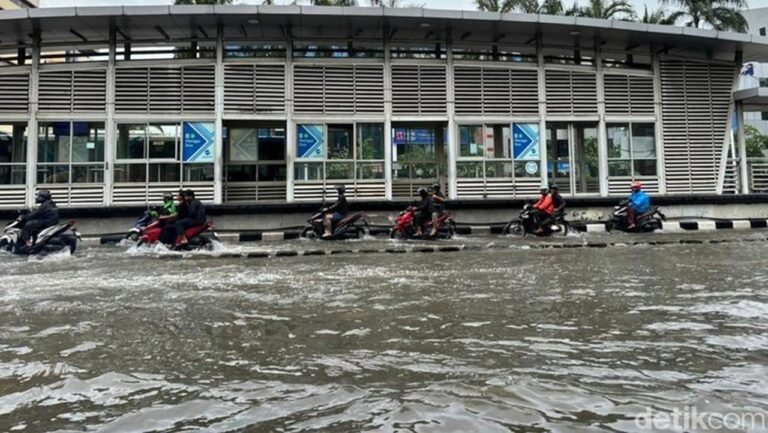 Waspada Banjir Jakarta: 5 Cara Cek Titik Genangan Lewat Situs dan Aplikasi Resmi Waspada Banjir Jakarta: 5 Cara Cek Titik Genangan Lewat Situs dan Aplikasi Resmi