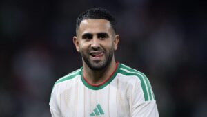 Riyad Mahrez Pamer Kerendahan Hati di Piala Afrika 2025: Main Bola dengan Bocil hingga Bantu Fans di Medsos