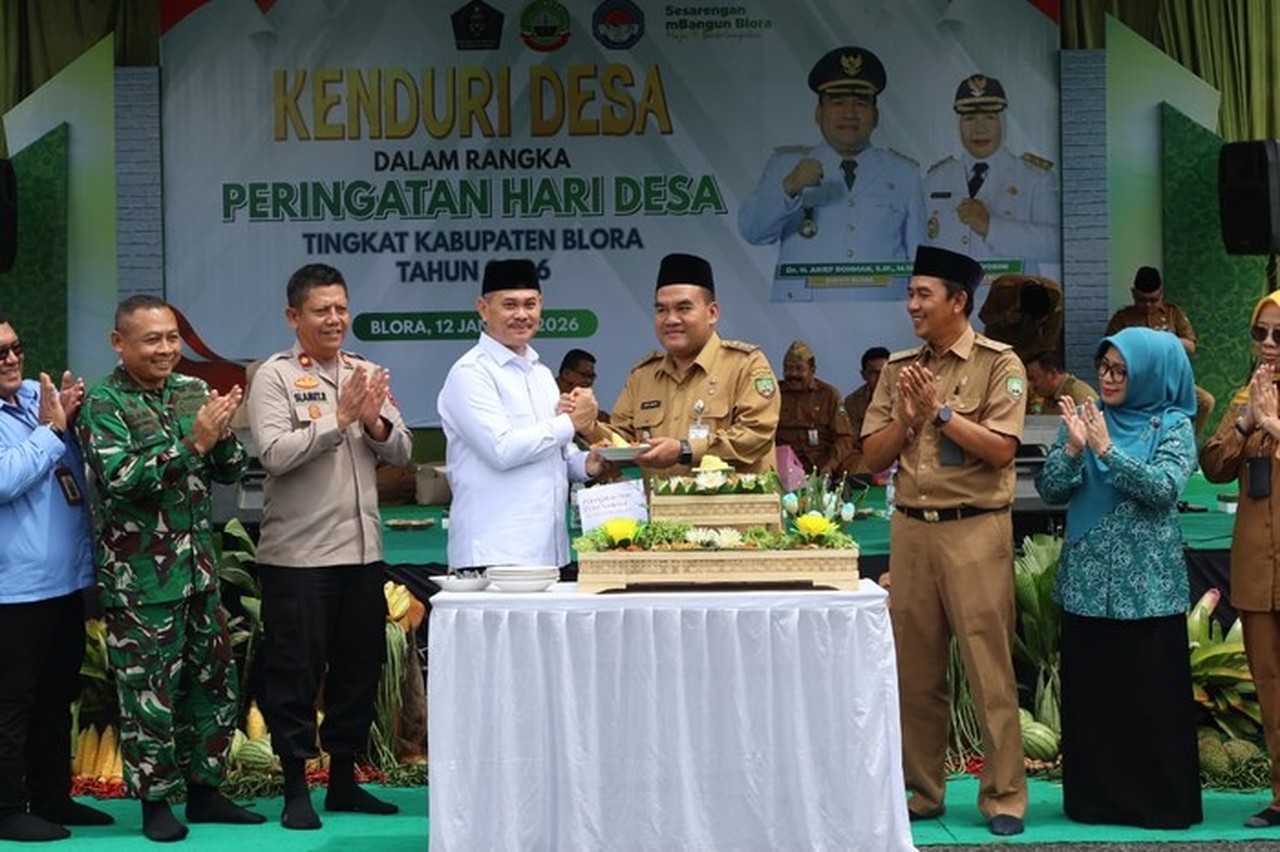 Dirjen PEID Hadiri Kendurian Hari Desa di Alun-alun Blora, Dukung Pembangunan Desa