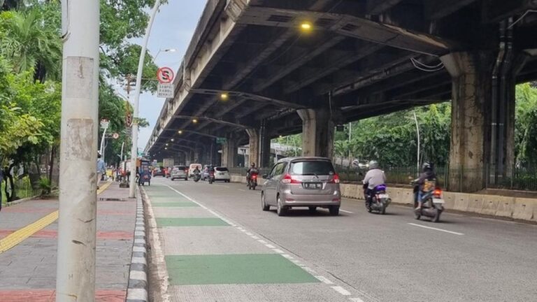 Banjir di Jalan Boulevard dan Yos Sudarso Jakarta Utara Surut, Lalu Lintas Normal Kembali