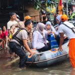 Guru Korban Kecelakaan Banjir di Jakut Dievakuasi Cepat Polisi dan PPSU