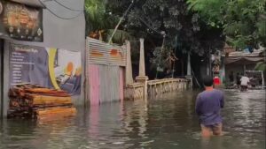 Banjir Kalideres Mulai Surut, Ketinggian Air Kini 30 Cm Setelah Hujan Deras