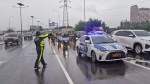 Banjir Jabodetabek: Motor Diizinkan Melintas di Tol Sunter dan Jembatan Tiga