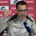 Liam Rosenior Anggap Duel Chelsea vs Arsenal di Piala Liga Biasa Saja