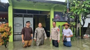 Banjir Melanda Serang, Polres Dirikan Dapur Umum untuk Warga Terdampak