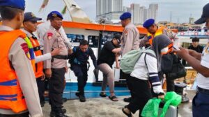 Kapal Mati Mesin di Pulau Onrust, Puluhan Penumpang KM Bima Dievakuasi Cepat Polda Metro