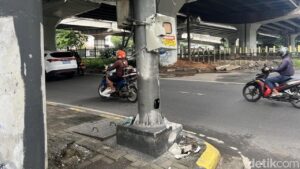 Bus TransJakarta Tabrak Tiang di Tanjung Barat, Saksi Ungkap Penyebab Sopir Tak Fokus