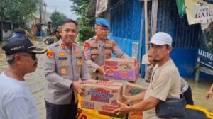 Banjir Kibin Meluas, Kapolres Serang Salurkan Bantuan Logistik untuk Warga Terdampak