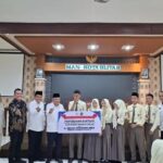 Legislator Gerindra Salurkan PIP di Blitar untuk Perkuat Akses Pendidikan Siswa Madrasah