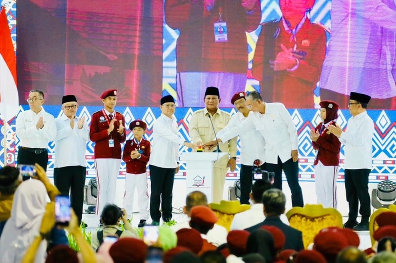 Prabowo Terkesima dan Terharu Lihat Prestasi Siswa Sekolah Rakyat