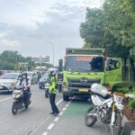 Truk Gangguan Sebabkan Kepadatan Lalu Lintas di Gatot Subroto Arah Kuningan