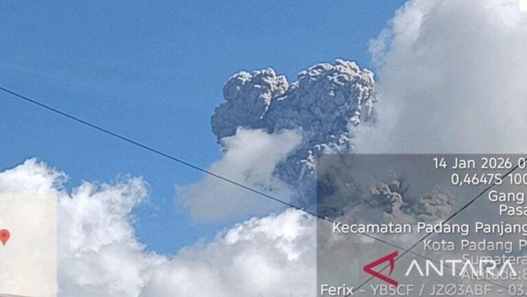 Gunung Marapi Erupsi Lagi, Kolom Abu Vulkanik Capai 1,6 Km di Sumatera Barat